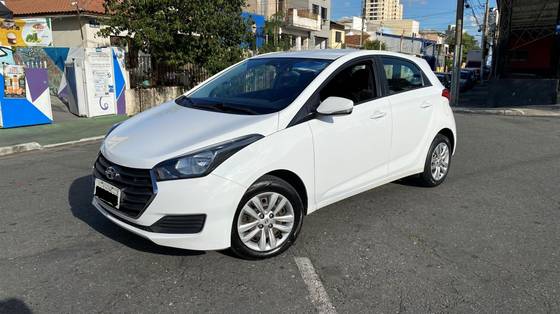 HYUNDAI HB20 1.6 COMFORT PLUS 16V FLEX 4P AUTOMÁTICO HYUNDAI HB20 1.6 COMFORT PLUS 16V FLEX 4P AUTOMÁTICO